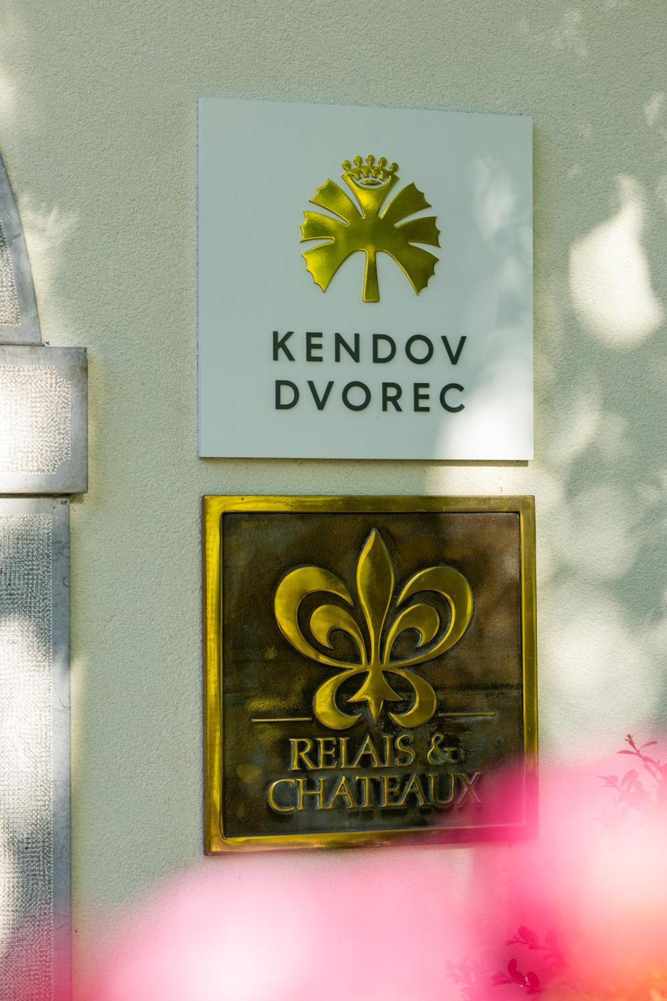 Kendov Dvorec Spodnja Idrija Kültér fotó