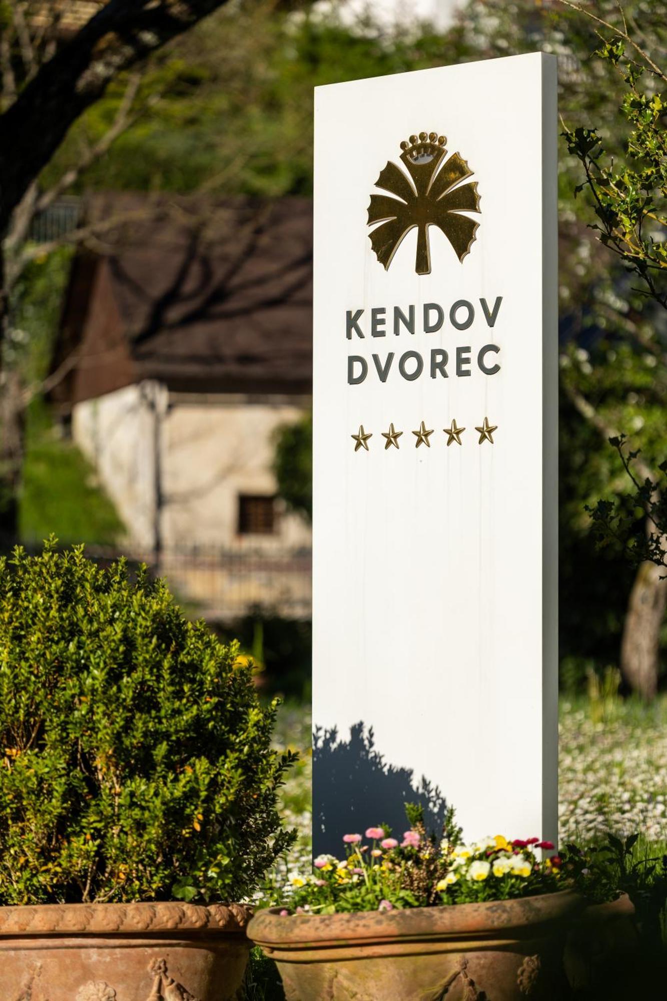 Kendov Dvorec Spodnja Idrija Kültér fotó